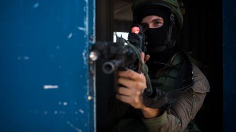 The IDF Counter-Terror School's underground warfare division trains in a mock tunnel build to replicate Hamas terror tunnels on August 1, 2017. (Israel Defense Forces via Flickr)