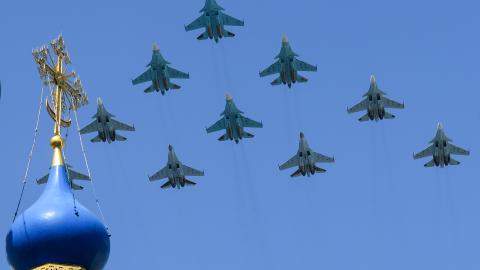 Russian Sukhoi Su-35S fighter aircrafts fly over downtown Moscow on June 24, 2020. (Kirill Kudryavtsev via Getty Images)