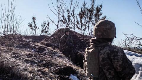 A Ukrainian servicemen stands in a trench at the contact line near the village of Svitlodarsk, in Ukraine's Donestsk region on February 13, 2022. (Photo by Manu Brabo/Getty Images)