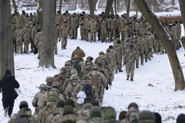 Civilian participants in a Kyiv Territorial Defense unit train on a Saturday in a forest on January 22, 2022, in Kyiv, Ukraine.  (Getty Images)